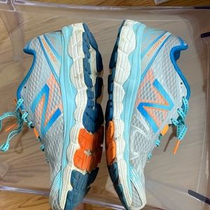 New Balance sneakers.  Did not get too much wear.